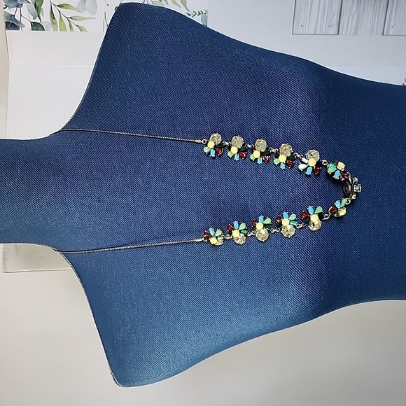 Antique Gold Finish Sliding Bolo Crystal Necklace Faux Pearl Earrings Set - Picture 7 of 8